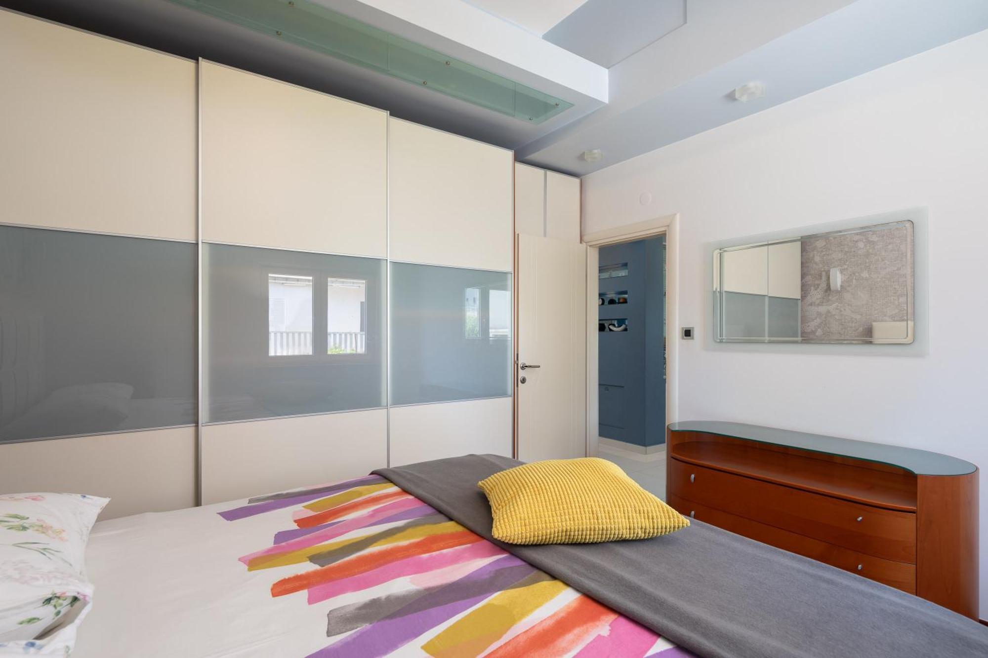 Brkic Apartments With Private Parking Makarska Habitación foto