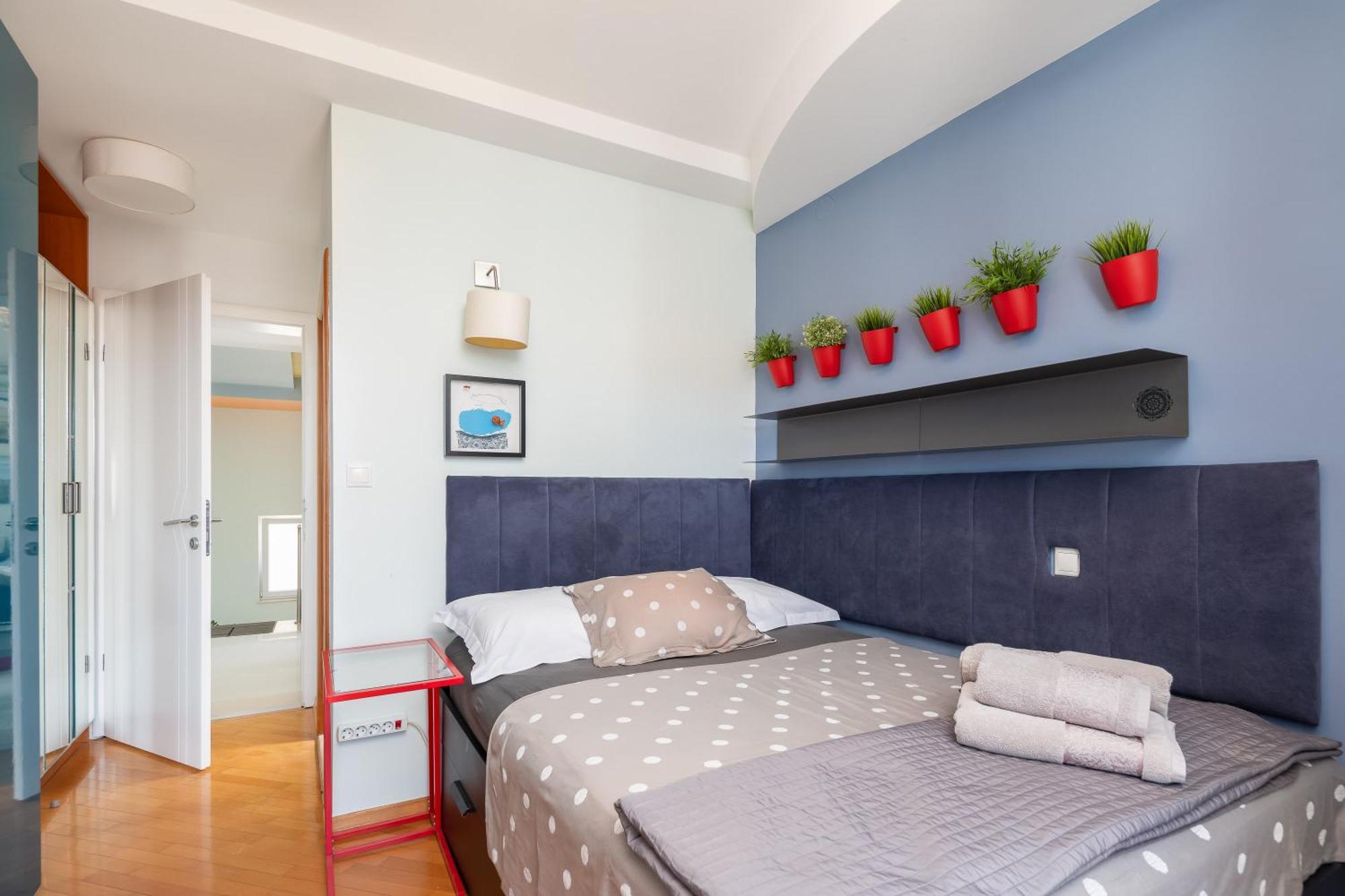 Brkic Apartments With Private Parking Makarska Habitación foto