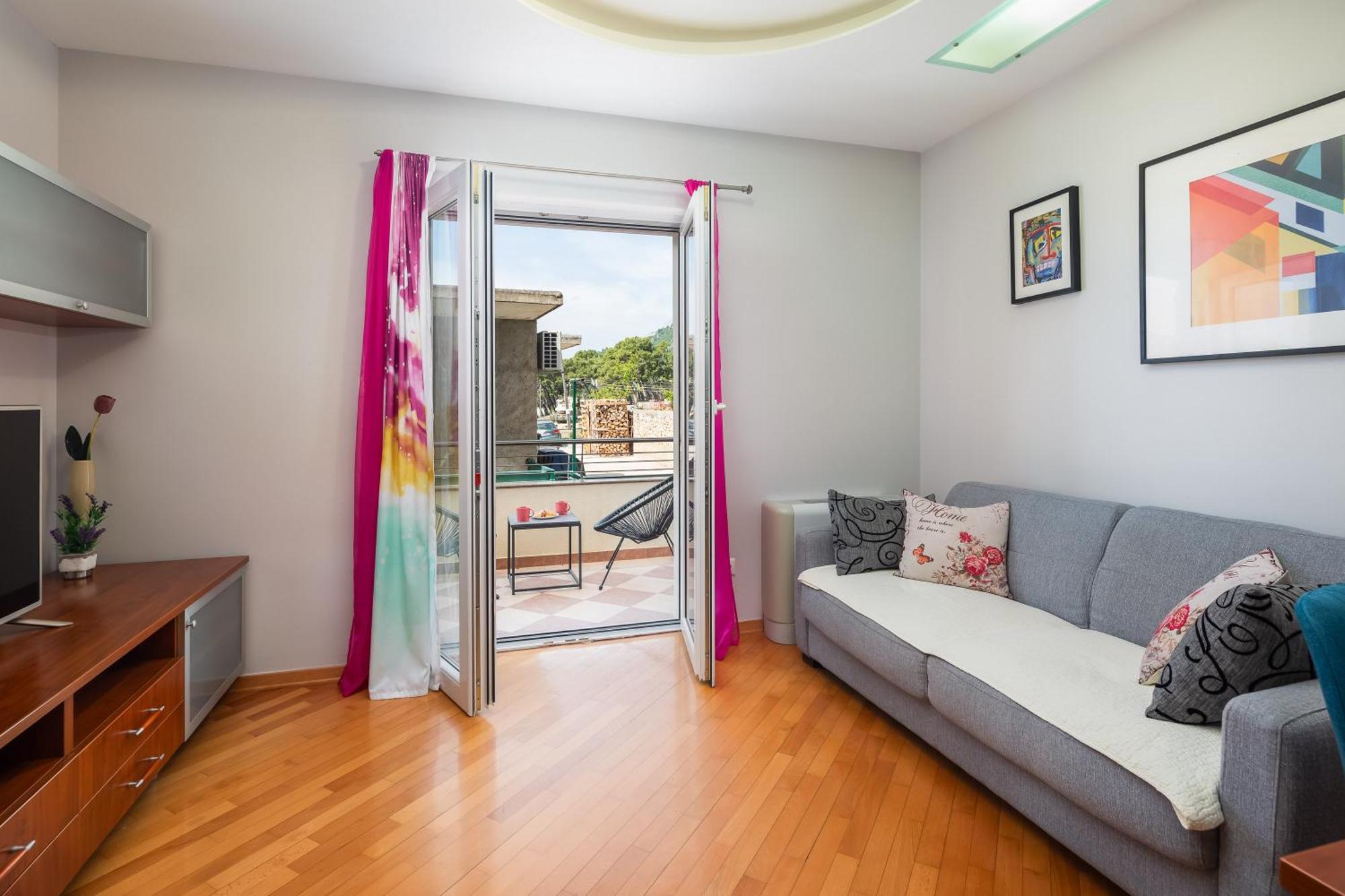 Brkic Apartments With Private Parking Makarska Habitación foto