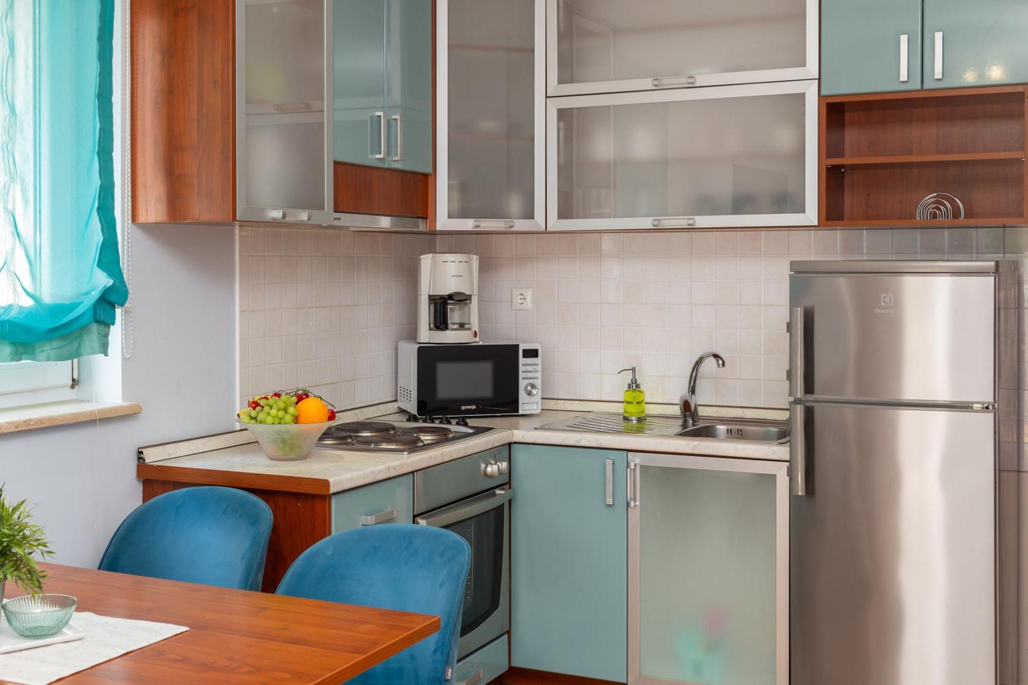 Brkic Apartments With Private Parking Makarska Habitación foto