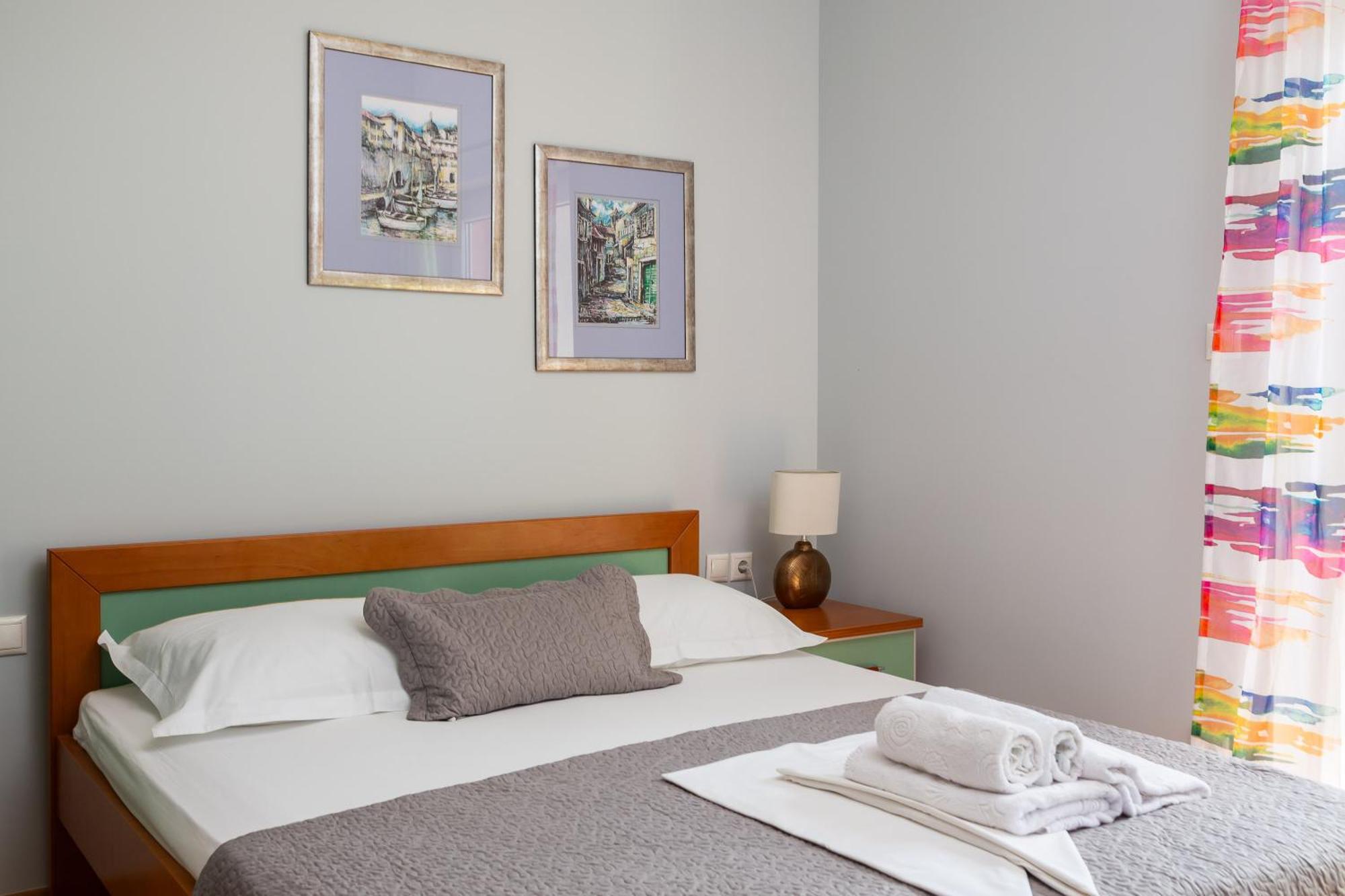 Brkic Apartments With Private Parking Makarska Habitación foto