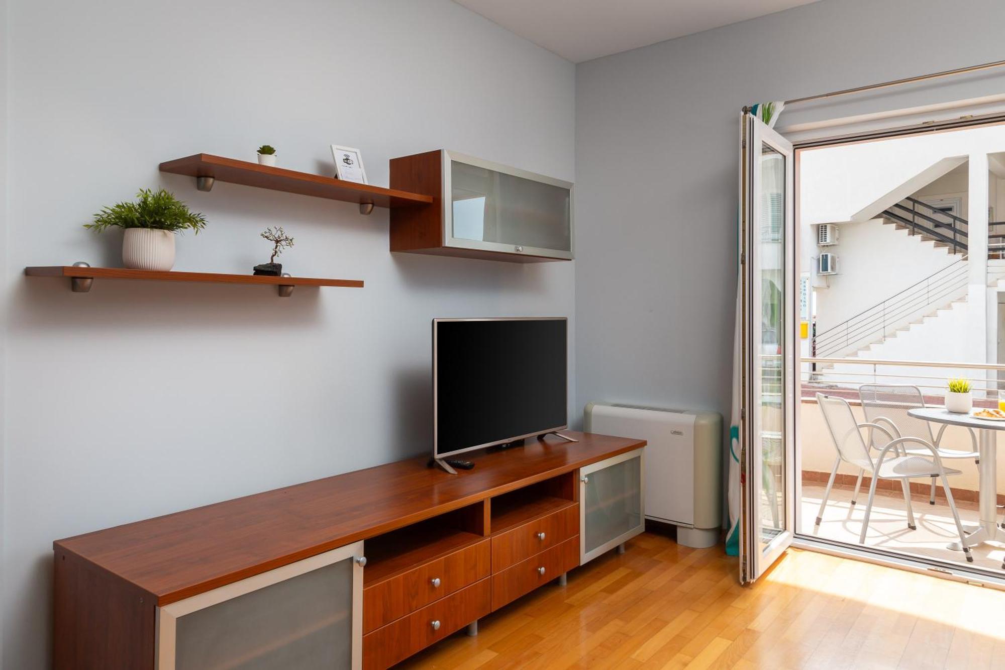 Brkic Apartments With Private Parking Makarska Habitación foto